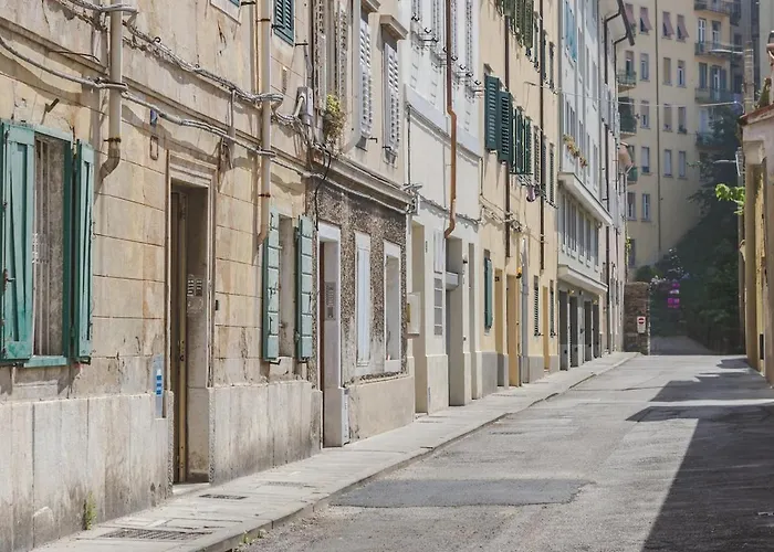 Private Garden Elegant House 5 Minutes From The Sea